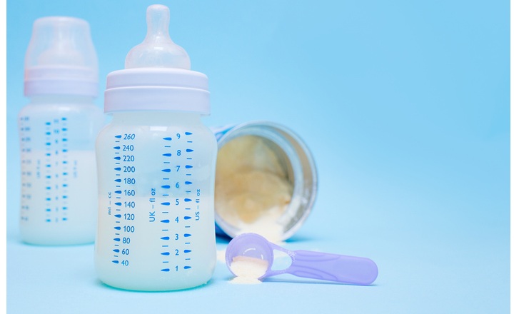 Bottle containing reconstituted infant formula