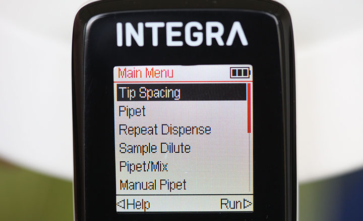 Voyager adjustable spacing electronic pipette screen