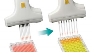 Motorised adjustable spacing pipette tips