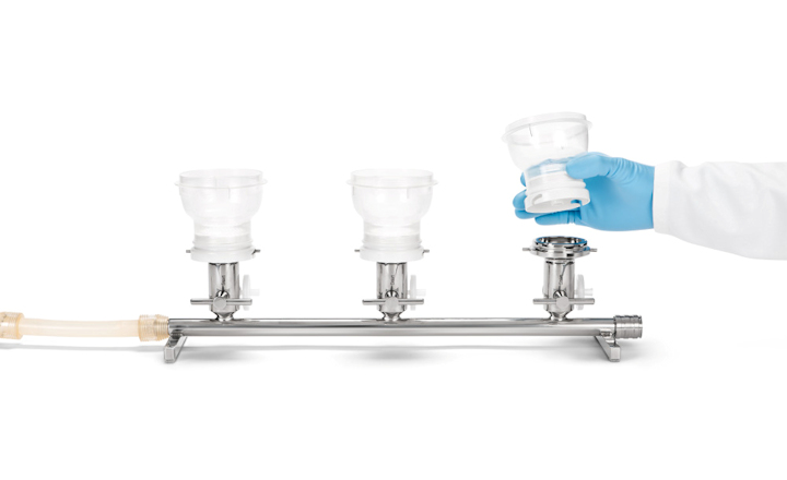 Filtration of oily and viscous samples