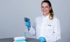 A scientist using a PIPETBOY GENIUS serological pipet controller